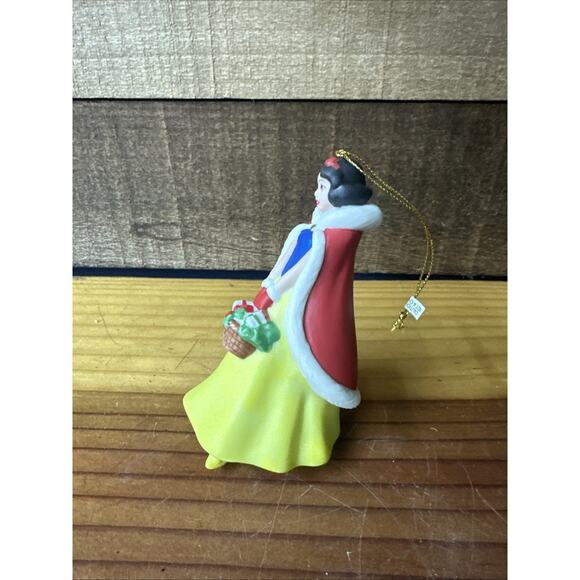 Grolier Collectibles Disney Snow White Porcelain Treasures Ornament In Box - Picture 2 of 6